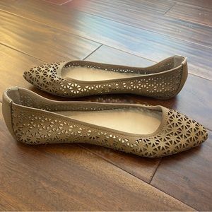 Joe’s Jeans Women’s Pixie Laser Cut Leather Flats